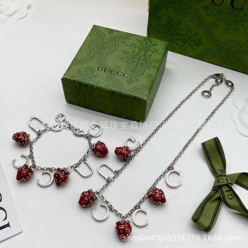 Trend Accessories | Claris Holiday Heist Charm Necklace Holiday Holiday